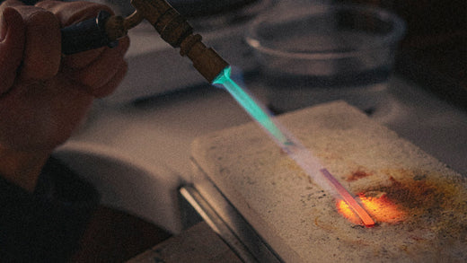 Reciclaje de metales: convertir recuerdos en joyas.