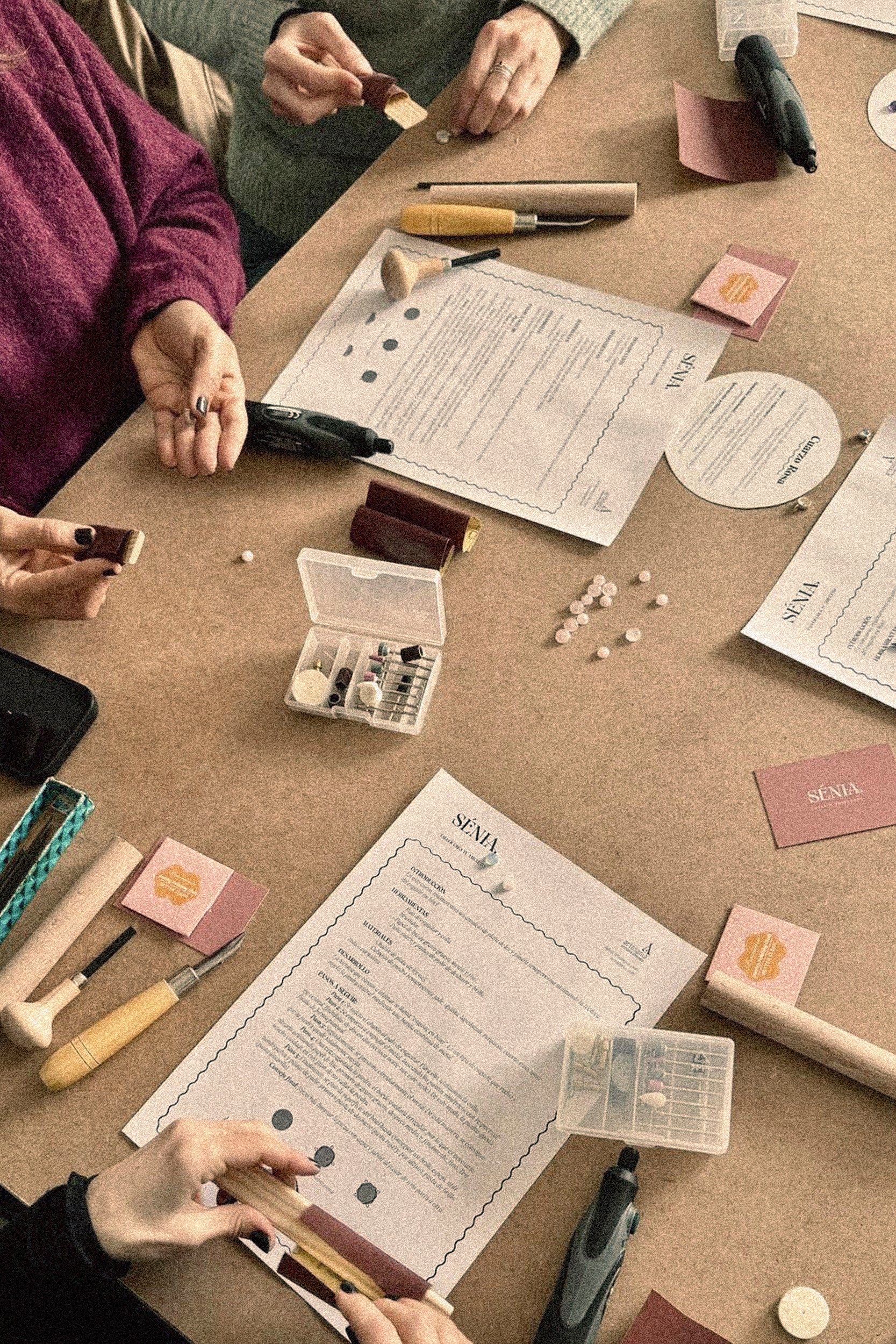 Taller haz tu propio colgante en Sénia Joyas - Mañana