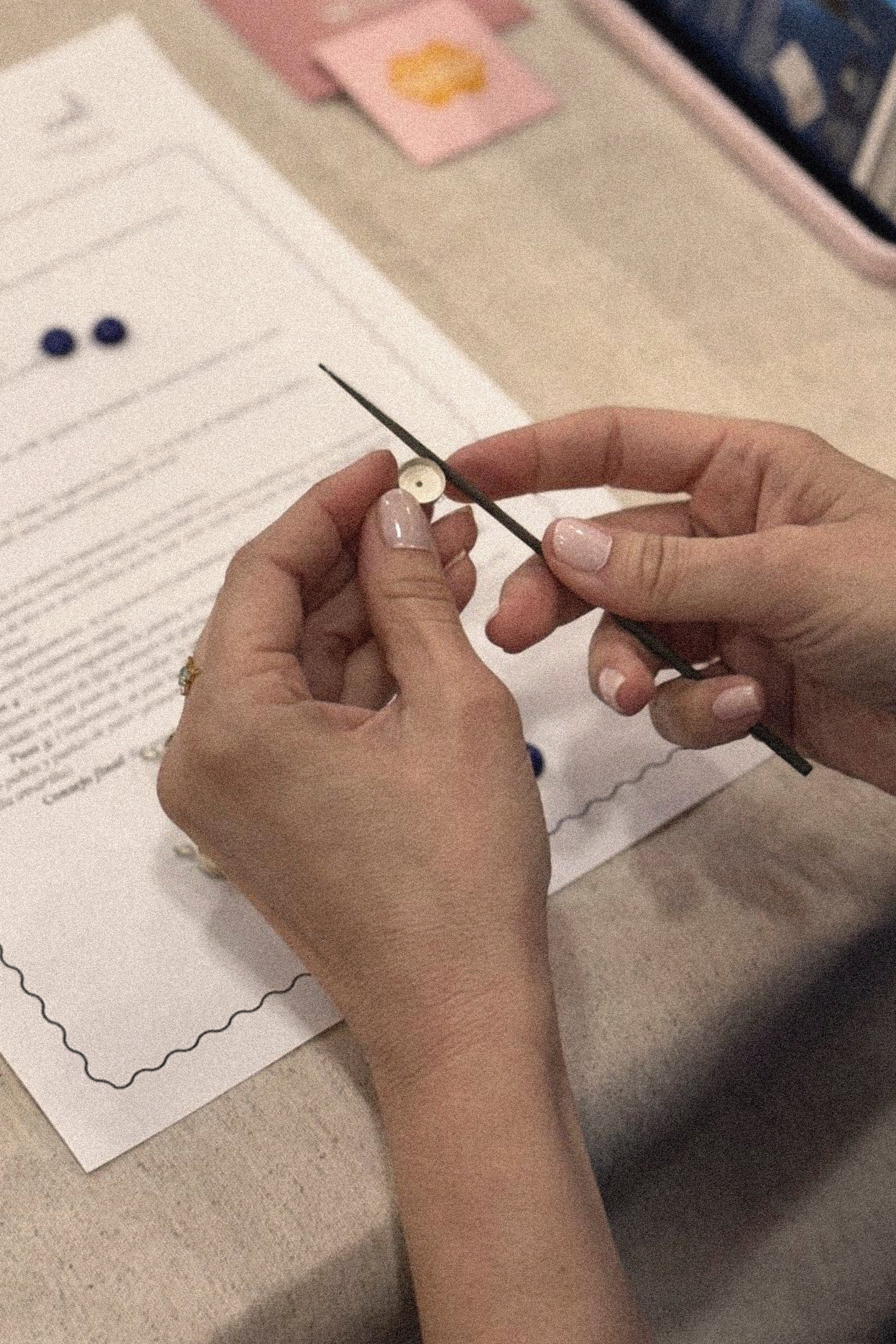 Taller haz tu propio colgante en Sénia Joyas - Mañana