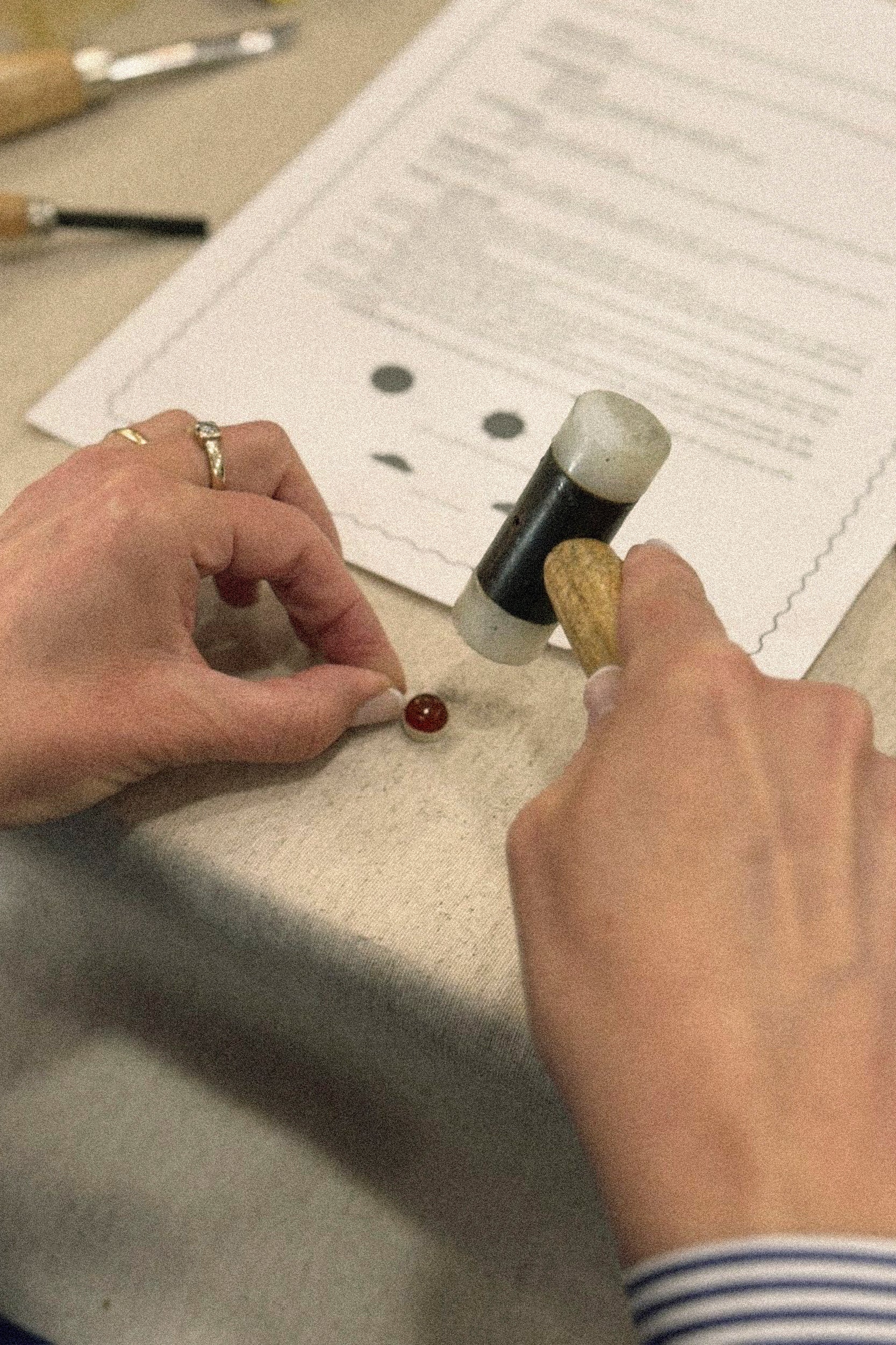 Taller haz tu propio colgante en Sénia Joyas - Mañana