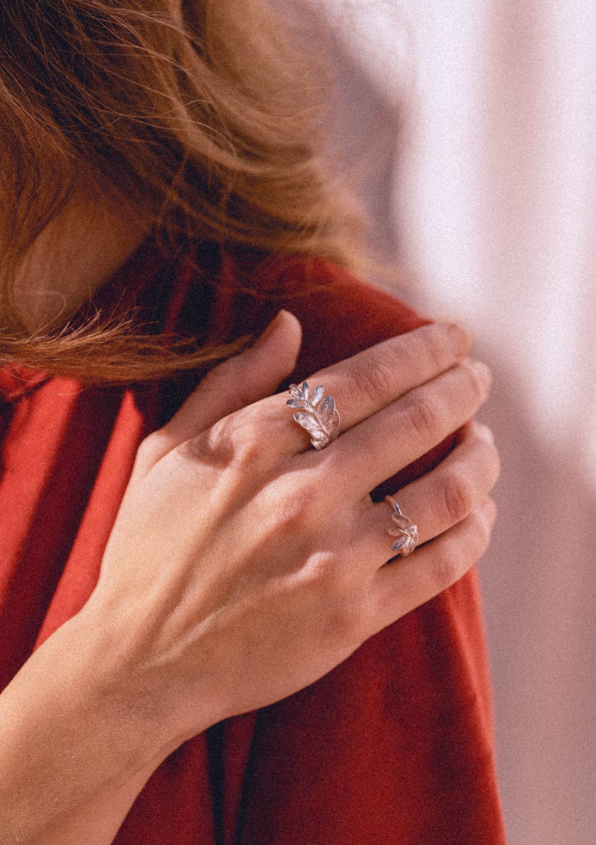 Anillo pequeño Acàcia de plata con baño de oro amarillo